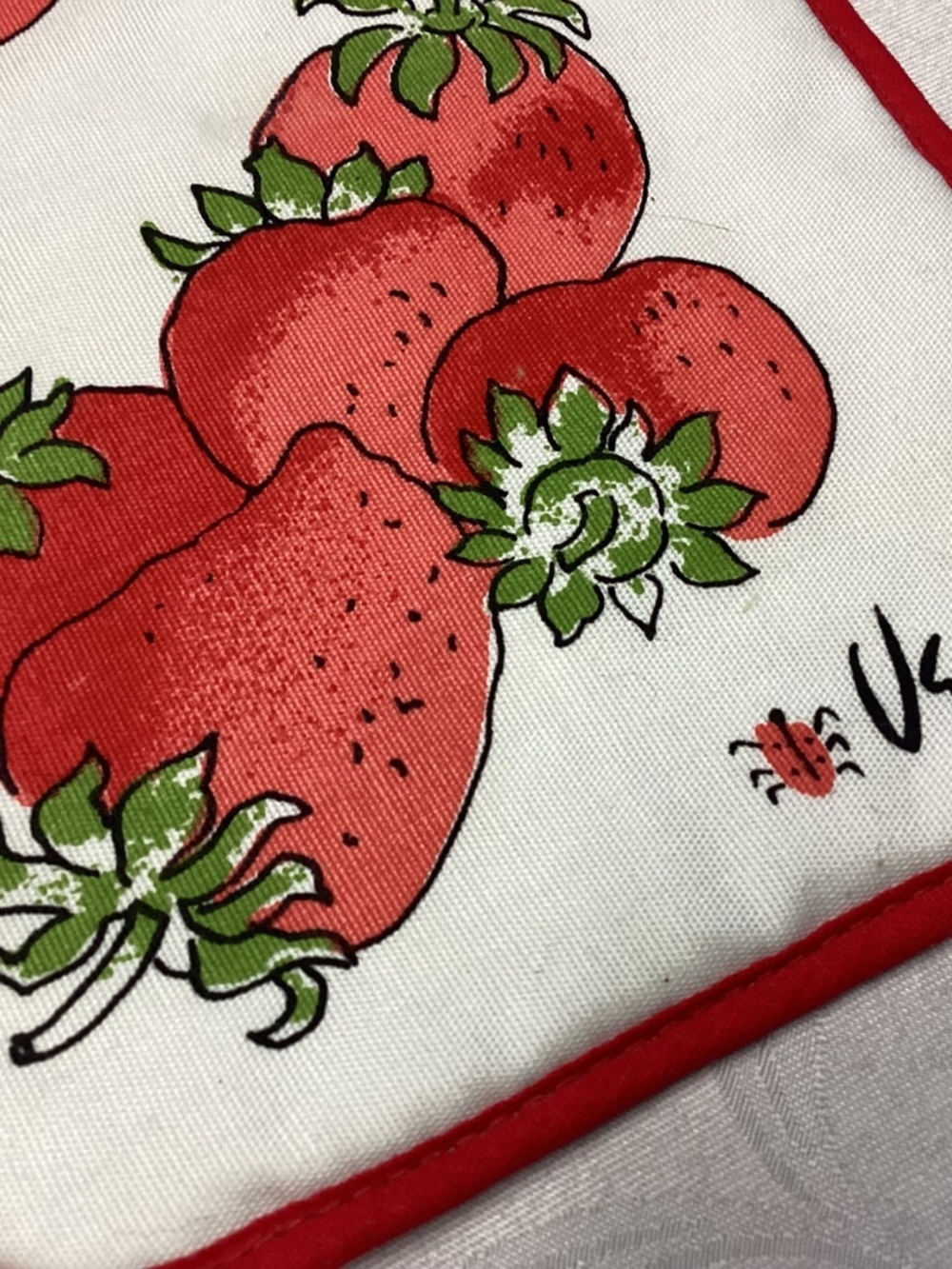 VERA NEUMAN RARE RARE RARE !STRAWBERRY POT HOLDERS - Picture 3 of 8